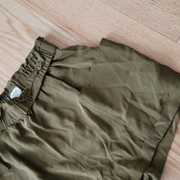 Aritzia Wilfred silk shorts brand new - Picture 3 of 3